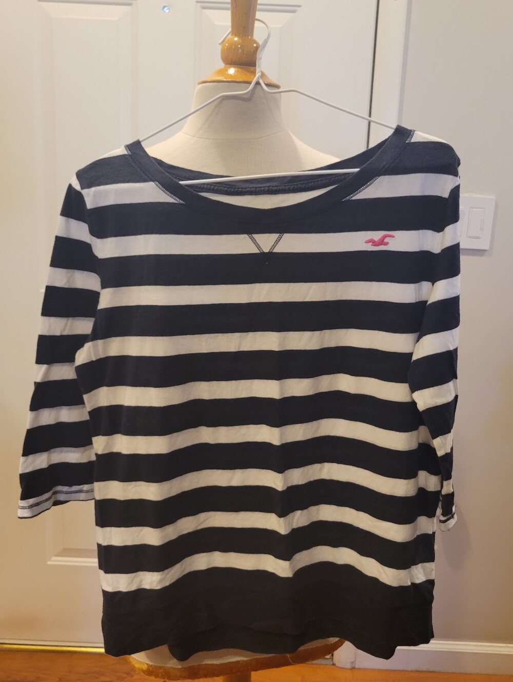 👜EUC~ Hollister Navy & White Striped Boatneck 3/4" Sleeve Tee